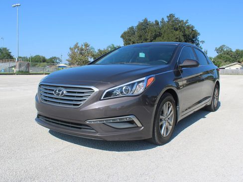 Used 2015 Hyundai Sonata SE FWD image 2