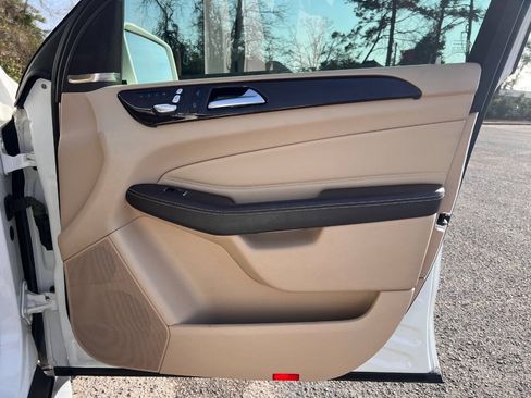Used 2017 Mercedes-Benz GLS 450 4MATIC image 16