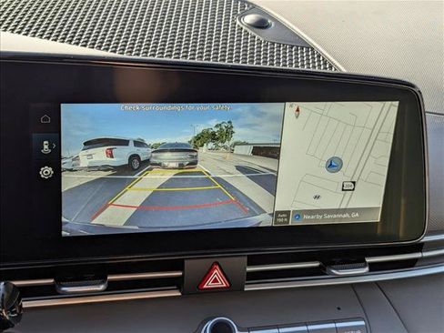 Certified 2025 Hyundai Elantra SEL FWD image 12