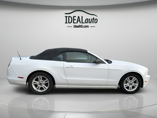 Used 2014 Ford Mustang Convertible RWD image 2