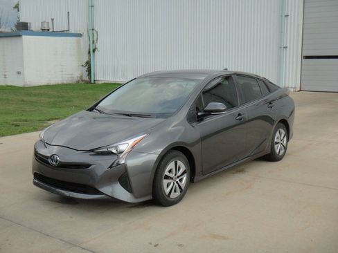 Used 2017 Toyota Prius Four FWD image 28