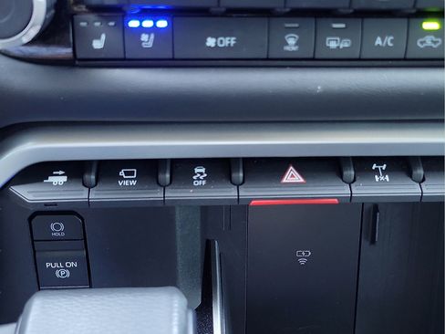 Used 2025 Toyota Tundra Platinum w/ TRD Off-Road Package AWD/4WD image 16