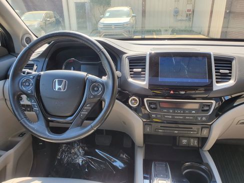 Used 2017 Honda Pilot Touring image 47