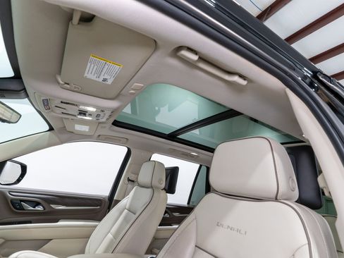 Used 2021 GMC Yukon Denali w/ Denali Premium Package image 16