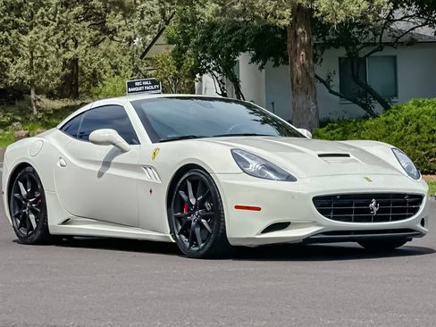 Used 2012 Ferrari California RWD image 11
