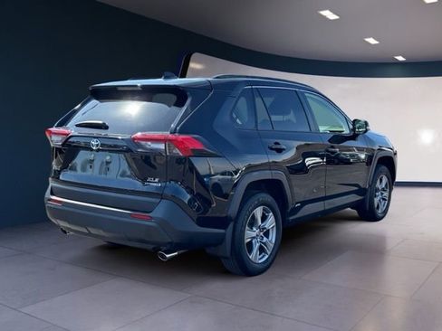 Used 2024 Toyota RAV4 XLE w/ Convenience Package image 5