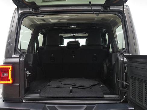 Used 2020 Jeep Wrangler Unlimited Sahara AWD/4WD image 19