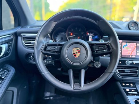 Used 2023 Porsche Macan Turbo image 44