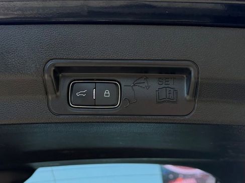 Certified 2022 Ford Explorer XLT w/ Equipment Group 202A image 11