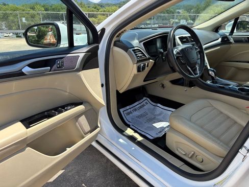 Used 2013 Ford Fusion SE FWD image 11