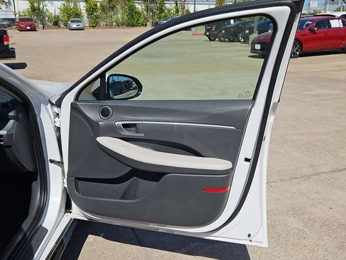 Used 2025 Hyundai Sonata SEL FWD image 33