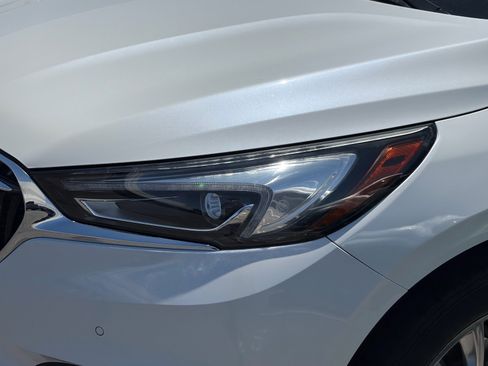 Used 2018 Buick Enclave Premium w/ Experience Buick Package FWD image 5