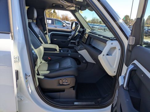 Used 2023 Land Rover Defender 130 X-Dynamic SE AWD/4WD image 36
