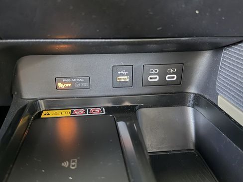 Used 2025 Toyota Camry SE AWD/4WD image 24