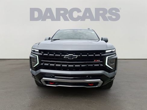 Used 2025 Chevrolet Suburban Z71 AWD/4WD image 2