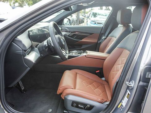 Used 2025 BMW i5 xDrive40 image 17