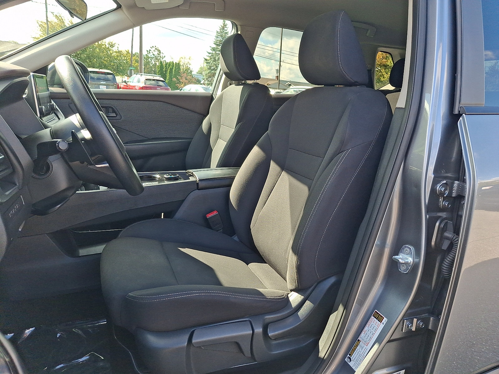 Used 2023 Nissan Rogue S AWD/4WD image 13