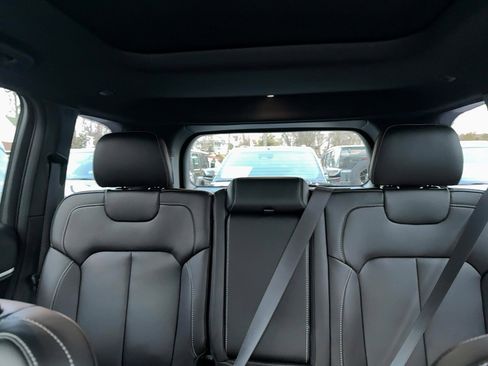 New 2025 Jeep Grand Cherokee Limited image 9