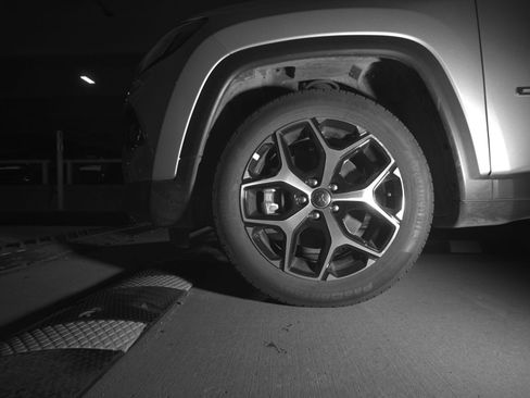 Used 2025 Jeep Compass Limited AWD/4WD image 15