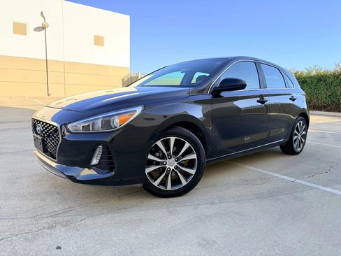 Used 2018 Hyundai Elantra GT image 1