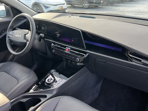 Used 2023 Kia Niro EX image 15