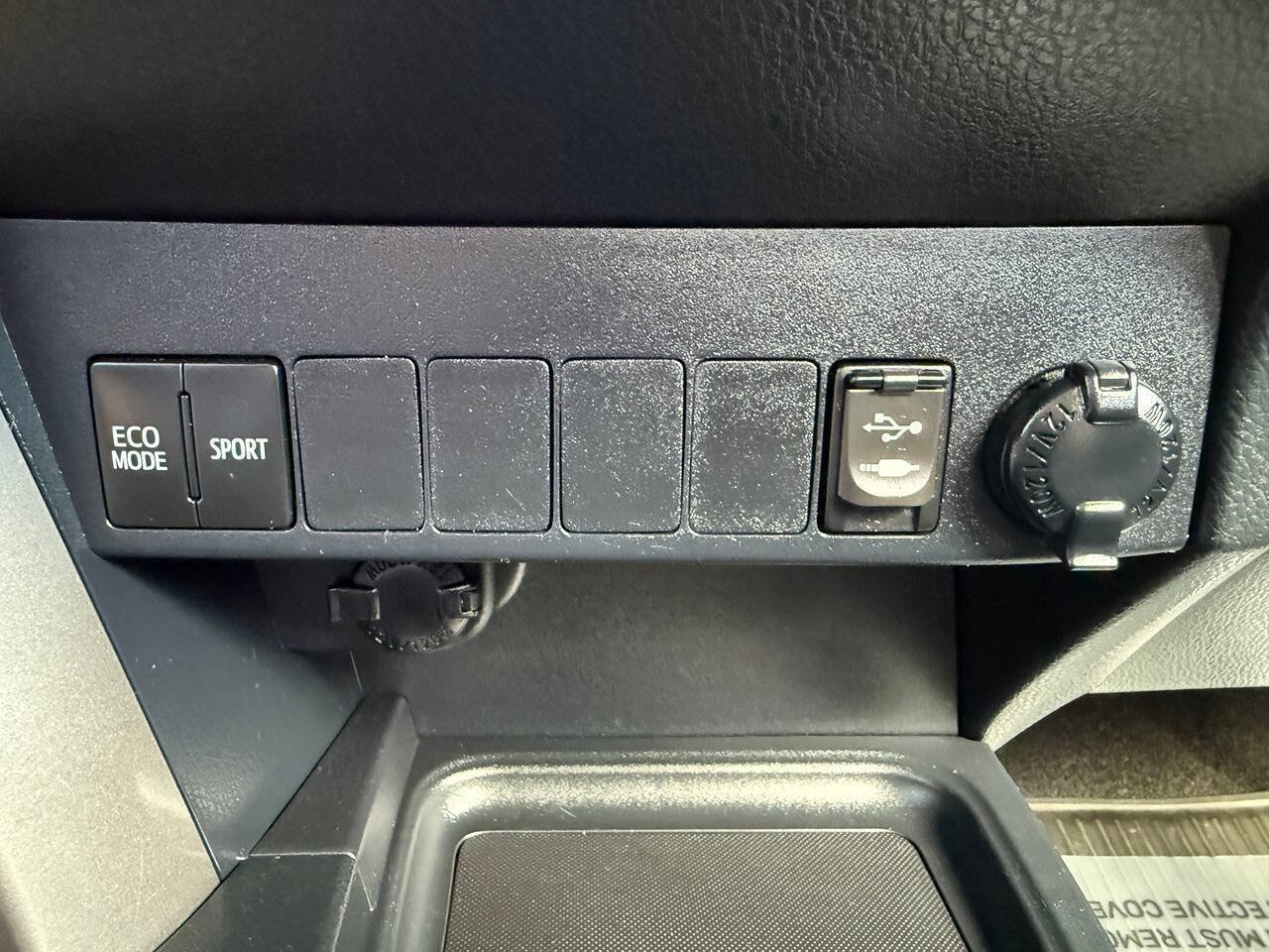 Used 2018 Toyota RAV4 XLE w/ Plus Extra Value Package AWD/4WD image 42