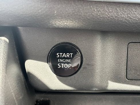Used 2024 Nissan Rogue SV FWD image 18