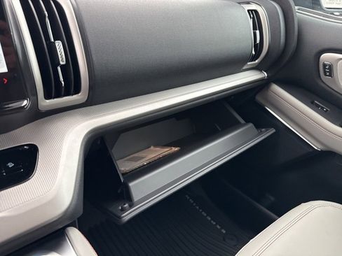 New 2025 Ford Expedition Active image 27