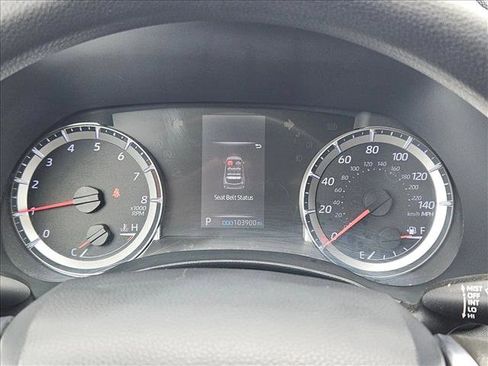 Used 2021 Toyota Highlander L image 11