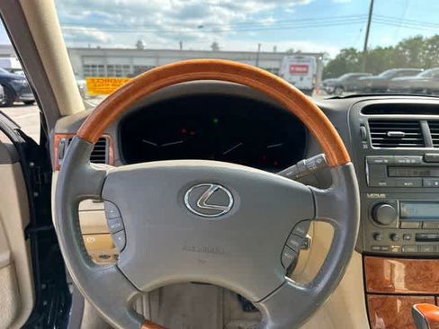 Used 2004 Lexus LS 430 w/ Premium Pkg RWD image 10