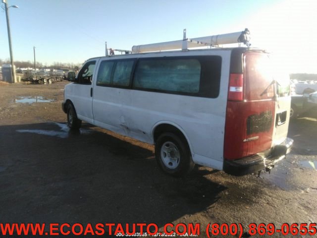 Used 2017 GMC Savana 2500 Extended RWD image 2