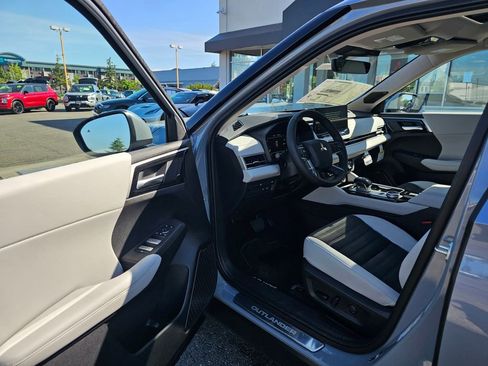 New 2026 Mitsubishi Outlander SE AWD/4WD image 16
