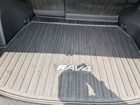 Used 2022 Toyota RAV4 XLE AWD/4WD image 20