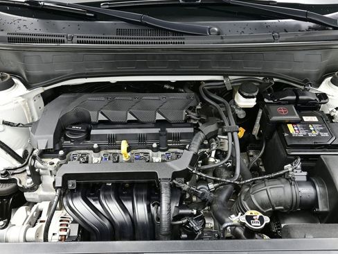 Used 2022 Hyundai Venue SE image 19