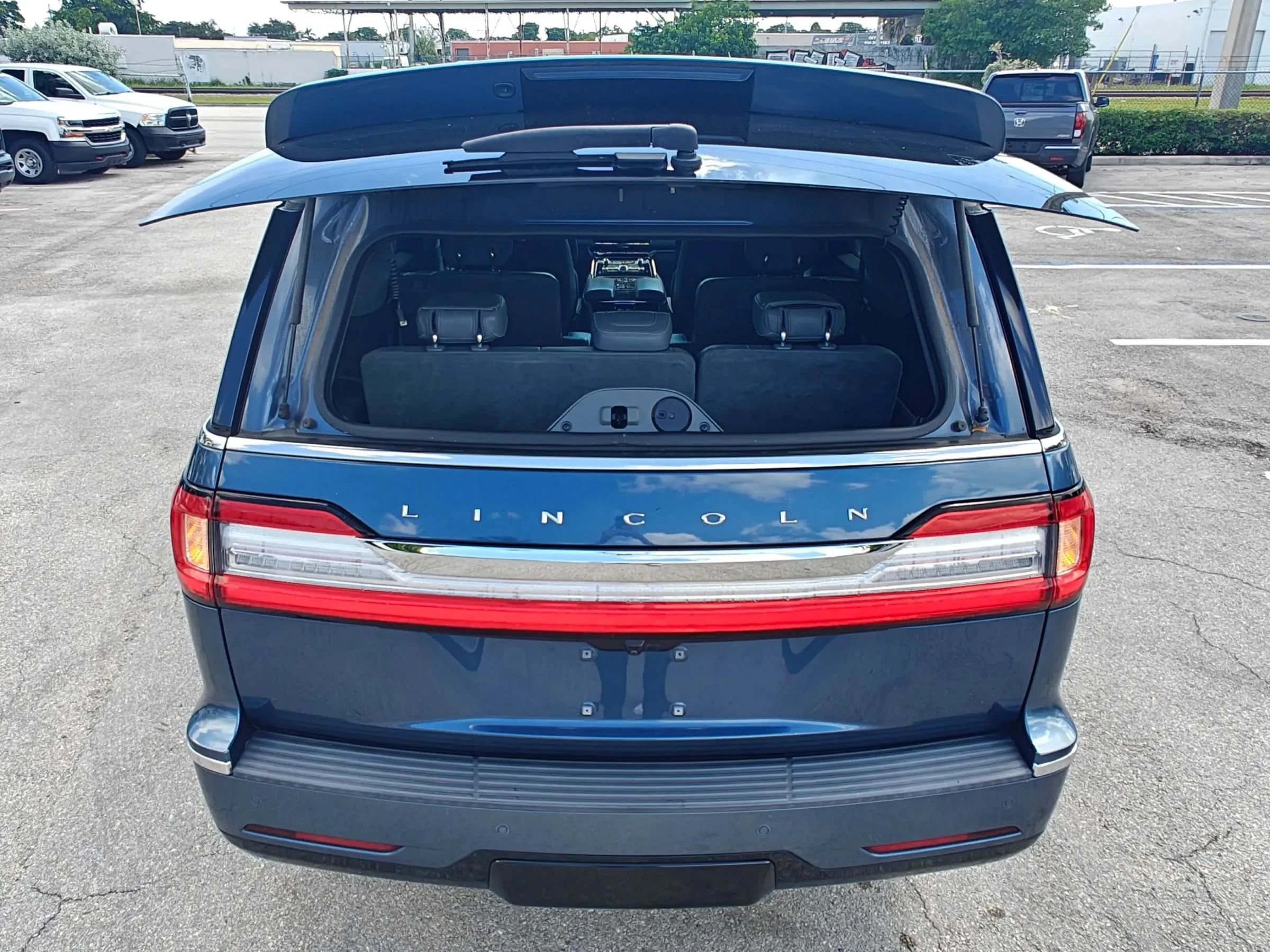 Used 2019 Lincoln Navigator Select RWD image 9
