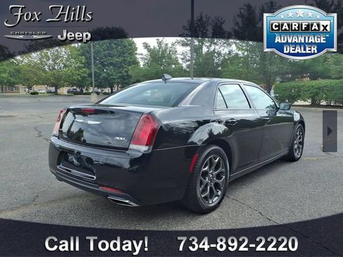 Used 2018 Chrysler 300 S AWD/4WD image 9