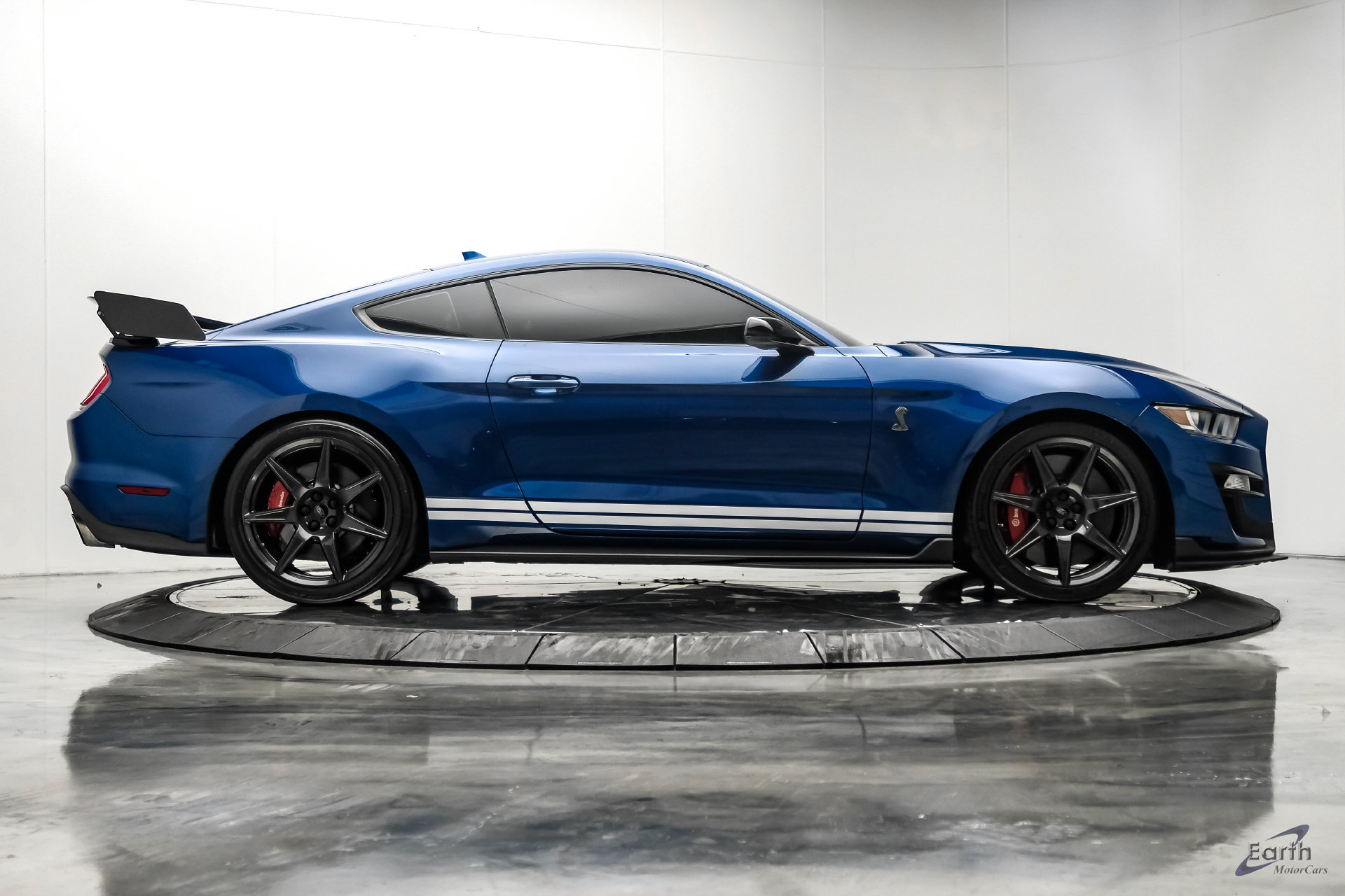 Used 2022 Ford Mustang Shelby GT500 w/ Carbon Fiber Track Pack RWD image 24