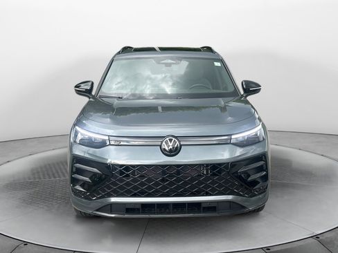 Certified 2025 Volkswagen Tiguan SE R-Line AWD/4WD image 2