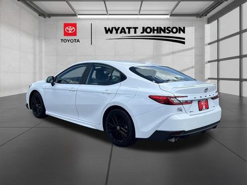 Used 2025 Toyota Camry SE FWD image 3