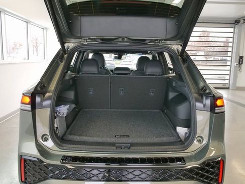 New 2026 Volkswagen Tiguan SE R-Line image 13