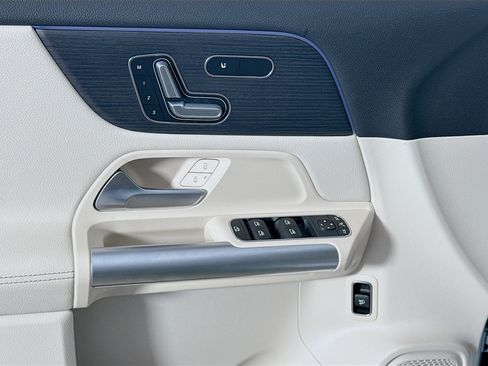 Used 2025 Mercedes-Benz GLA 250 image 24