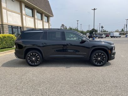 Used 2025 Chevrolet Traverse LT w/ Sun and Wheel Package