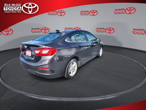 Used 2016 Chevrolet Cruze LT image 8