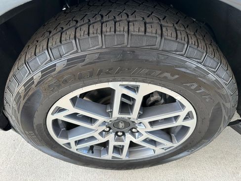 Used 2025 Ford Expedition Active AWD/4WD image 7