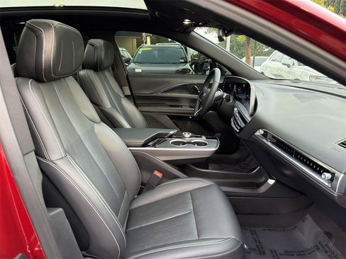 Certified 2024 Cadillac Lyriq Luxury image 31