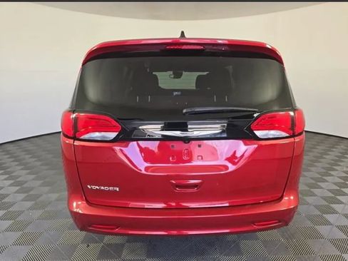 Used 2024 Chrysler Voyager LX FWD image 11