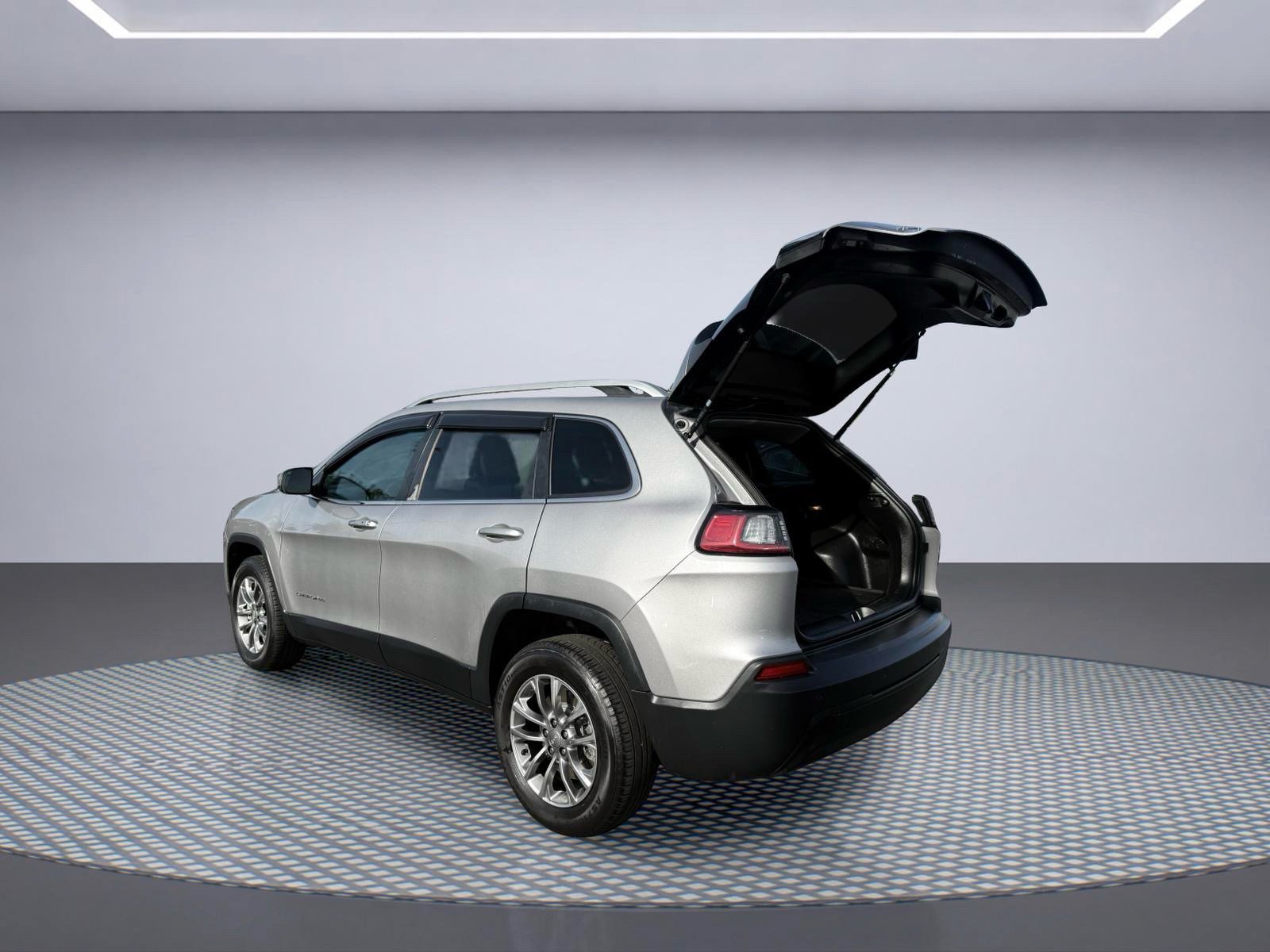 Used 2019 Jeep Cherokee Latitude Plus w/ Cold Weather Group AWD/4WD image 7