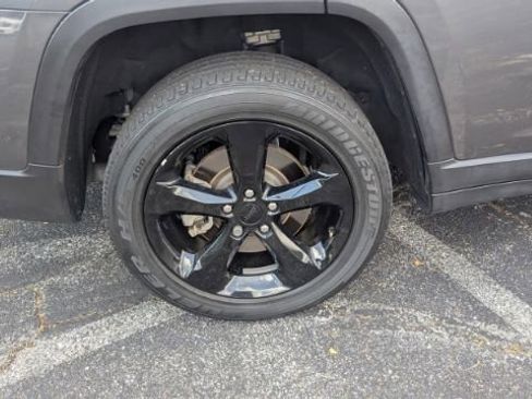 Used 2022 Jeep Grand Cherokee L Laredo AWD/4WD image 12