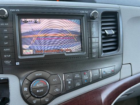 Used 2012 Toyota Sienna XLE w/ Premium Pkg FWD image 30