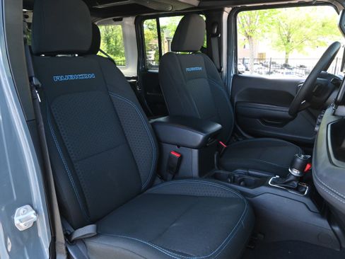 Used 2025 Jeep Wrangler Unlimited Rubicon 4xe w/ Convenience Group image 18